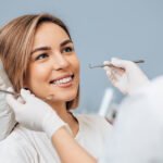Durere după montarea unei coroane dentare: ce este normal și ce trebuie verificat rapid
